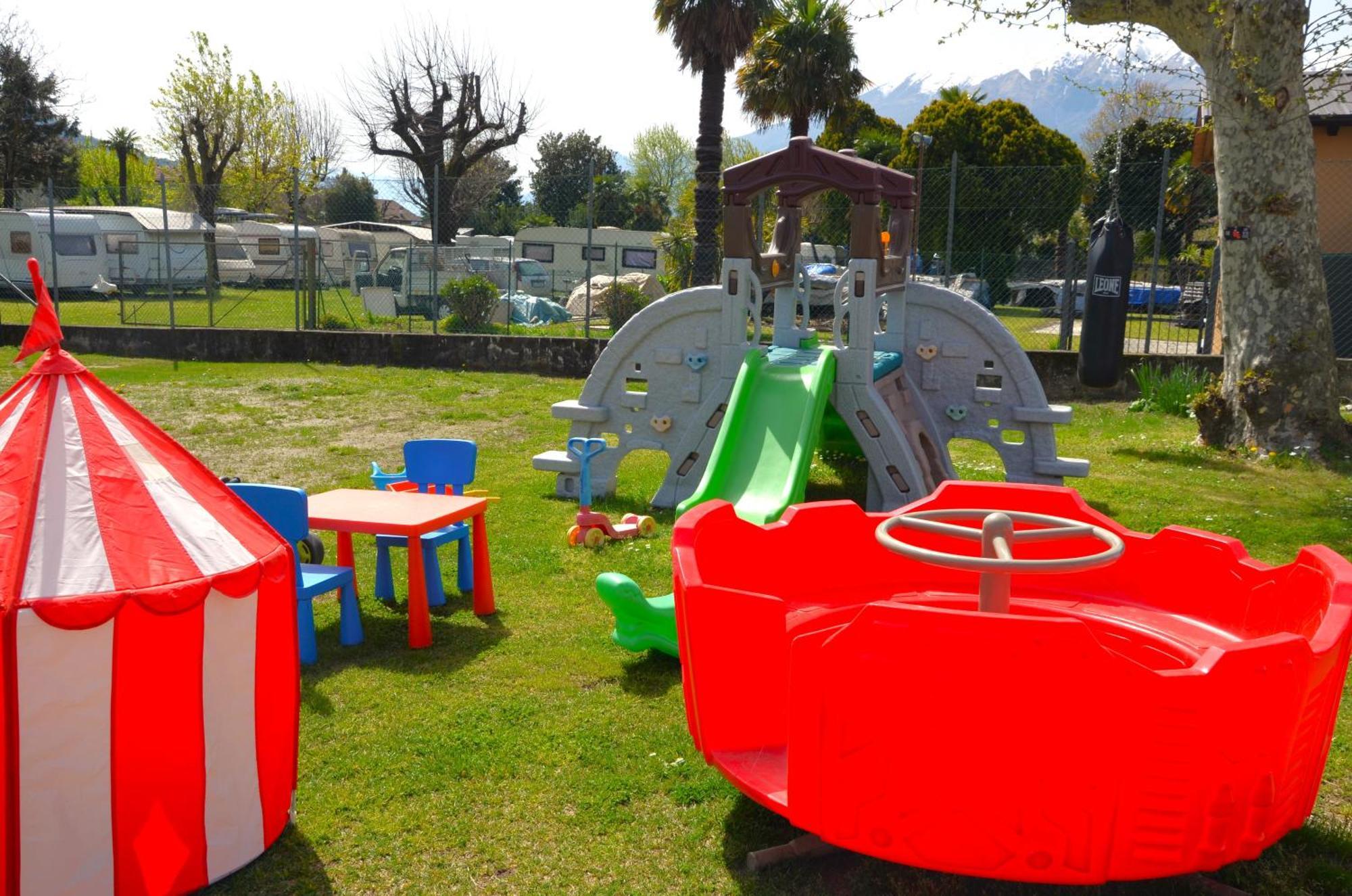 Camping Italia 90 Caravans Domaso Esterno foto